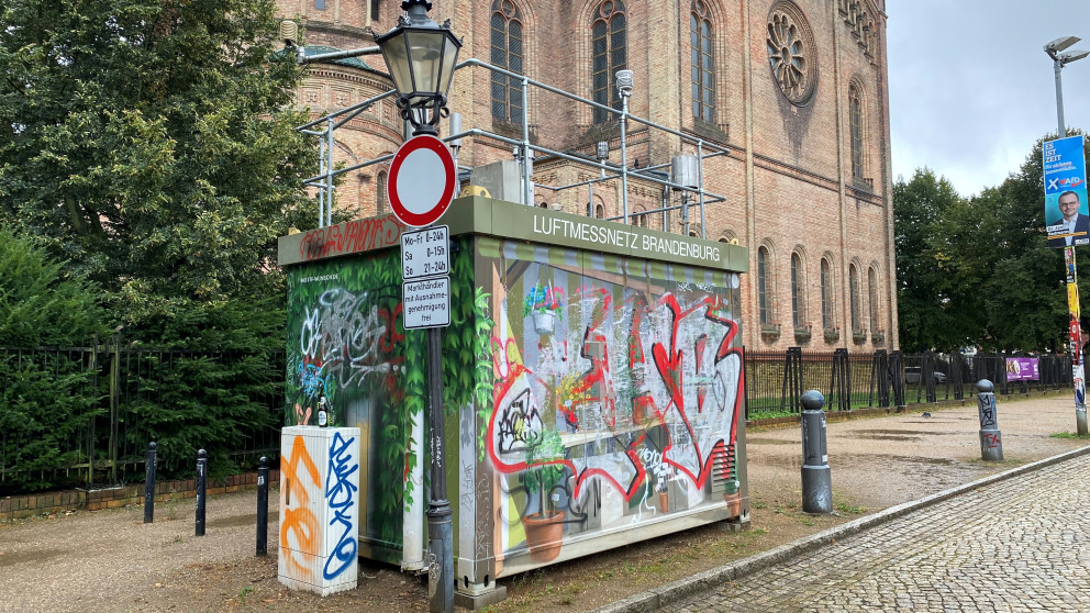 An Air Quality Monitoring Station (AQMS) in Potsdam